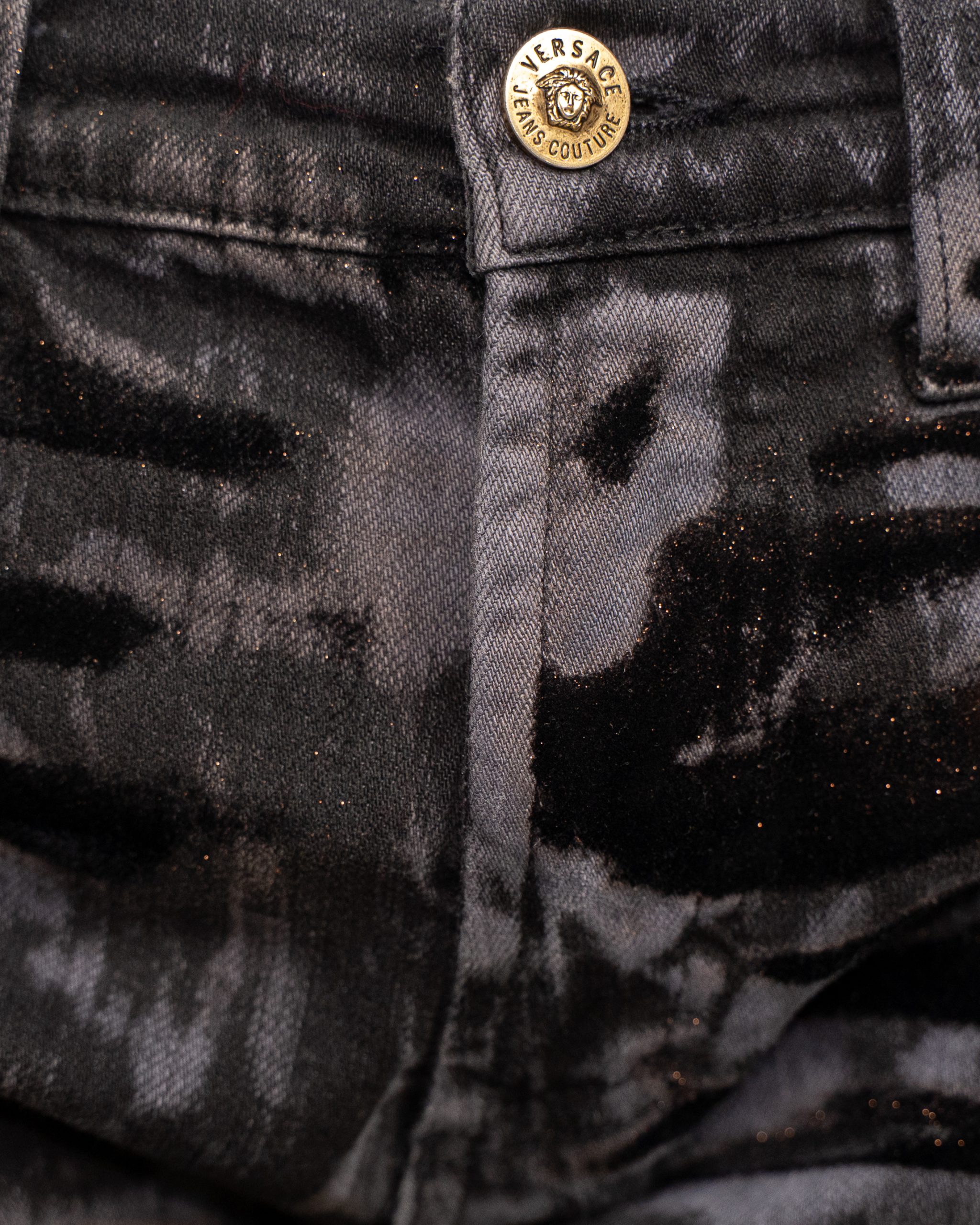 Versace Pantalone In Jeans Con Disegno Velluto Nero E Dorato 4 Versace Pantalone In Jeans Con Disegno Velluto Nero E Dorato - Foto 4