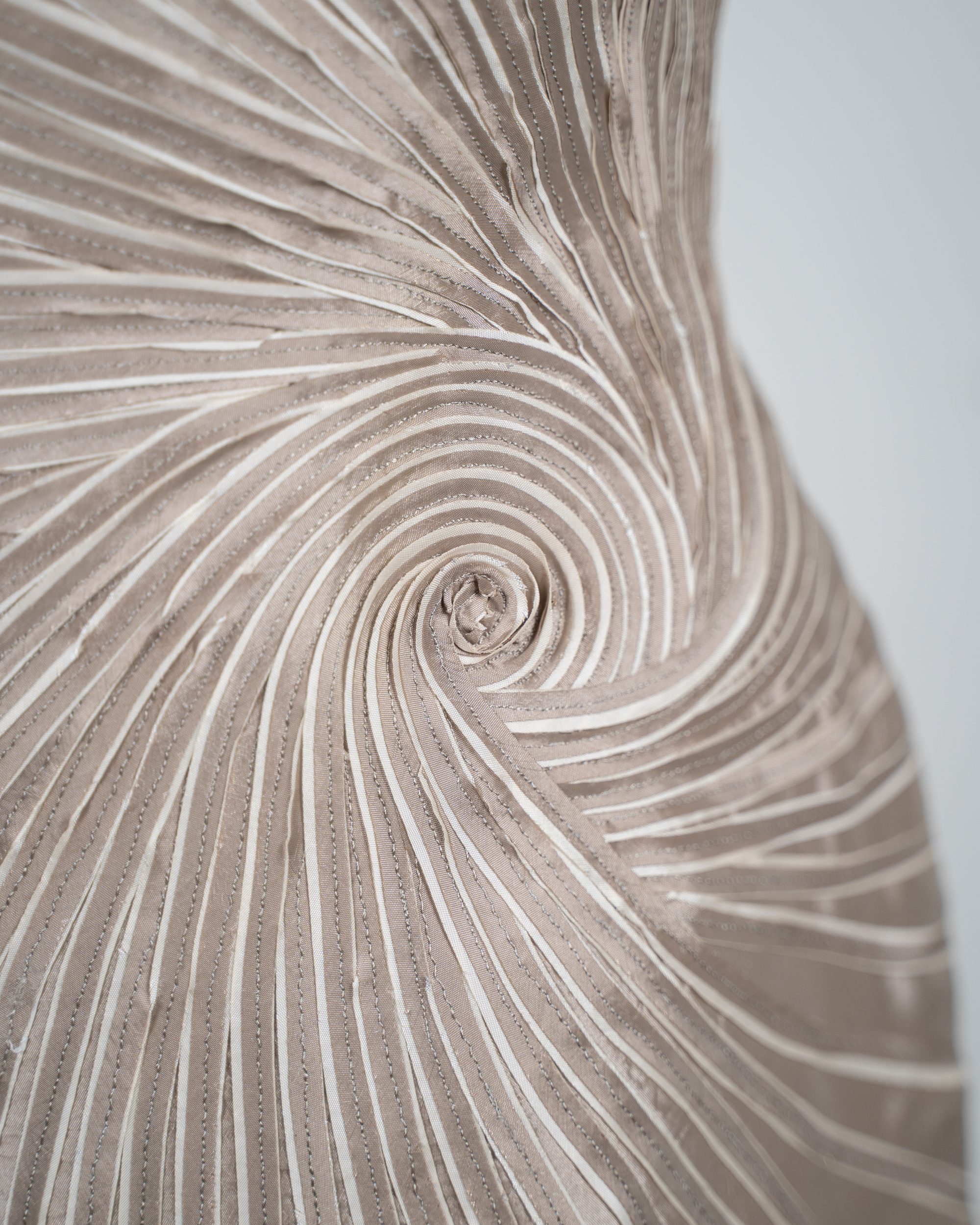 Abito Donna Gattinoni Tortora Plissé Spirale Scollo Organza Smanicato Cerimonia Vintage - foto 4