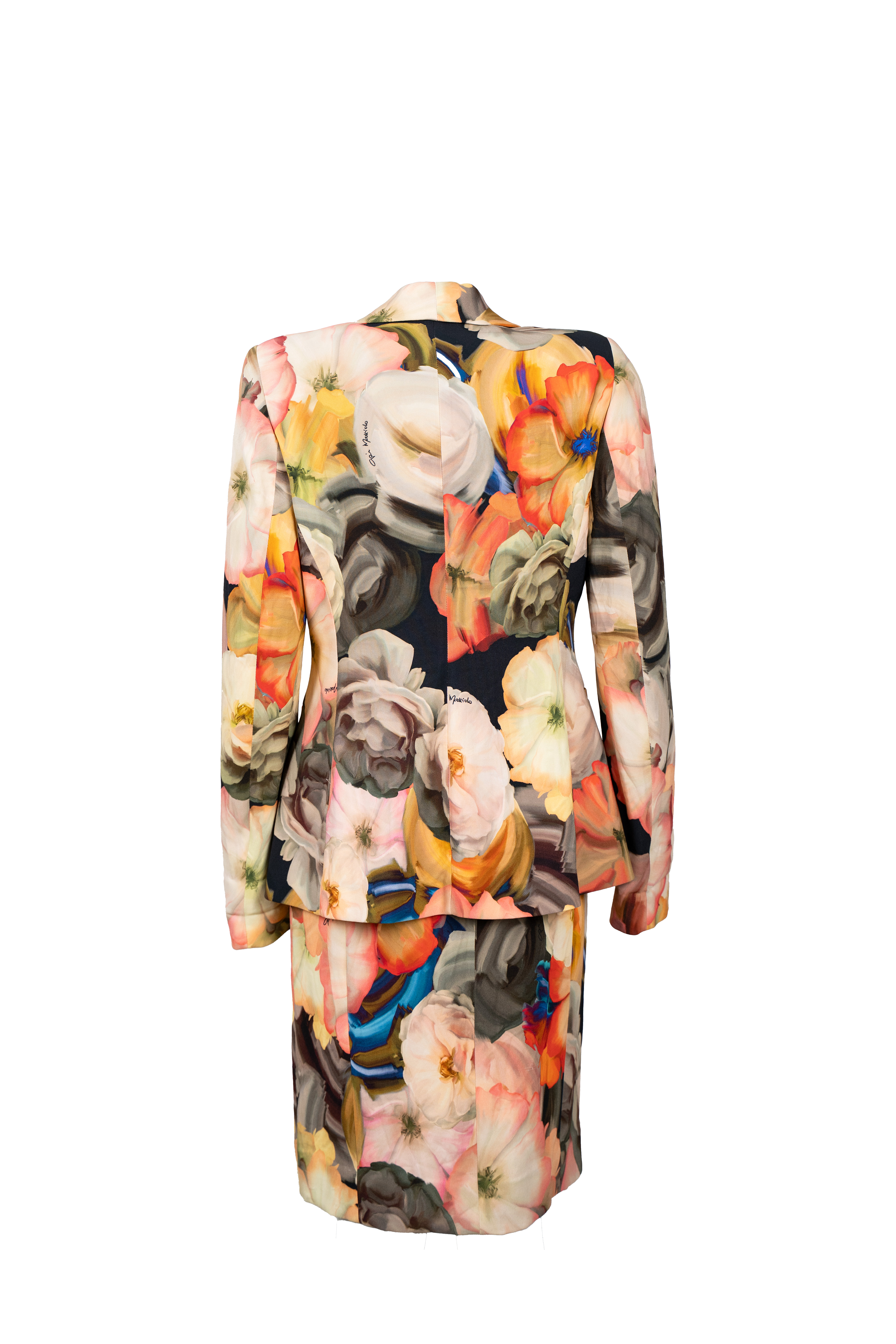 Completo Donna Gai Mattiolo Stampa Floreale Macro Multicolor Giacca E Gonna Vintage Anni 90 Luxury 2 Completo Donna Gai Mattiolo Stampa Floreale Macro Multicolor Giacca E Gonna Vintage Anni 90 Luxury - Foto 2