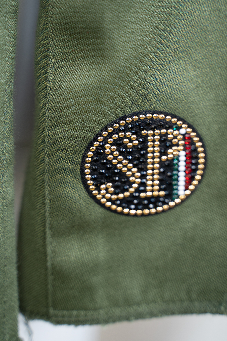 Sahariana Donna Sp Vintage Revival Verde Militare Con Koala Samurai In Strass E Patch Sol Levante 4 Sahariana Donna Sp Vintage Revival Verde Militare Con Koala Samurai In Strass E Patch Sol Levante - Foto 4