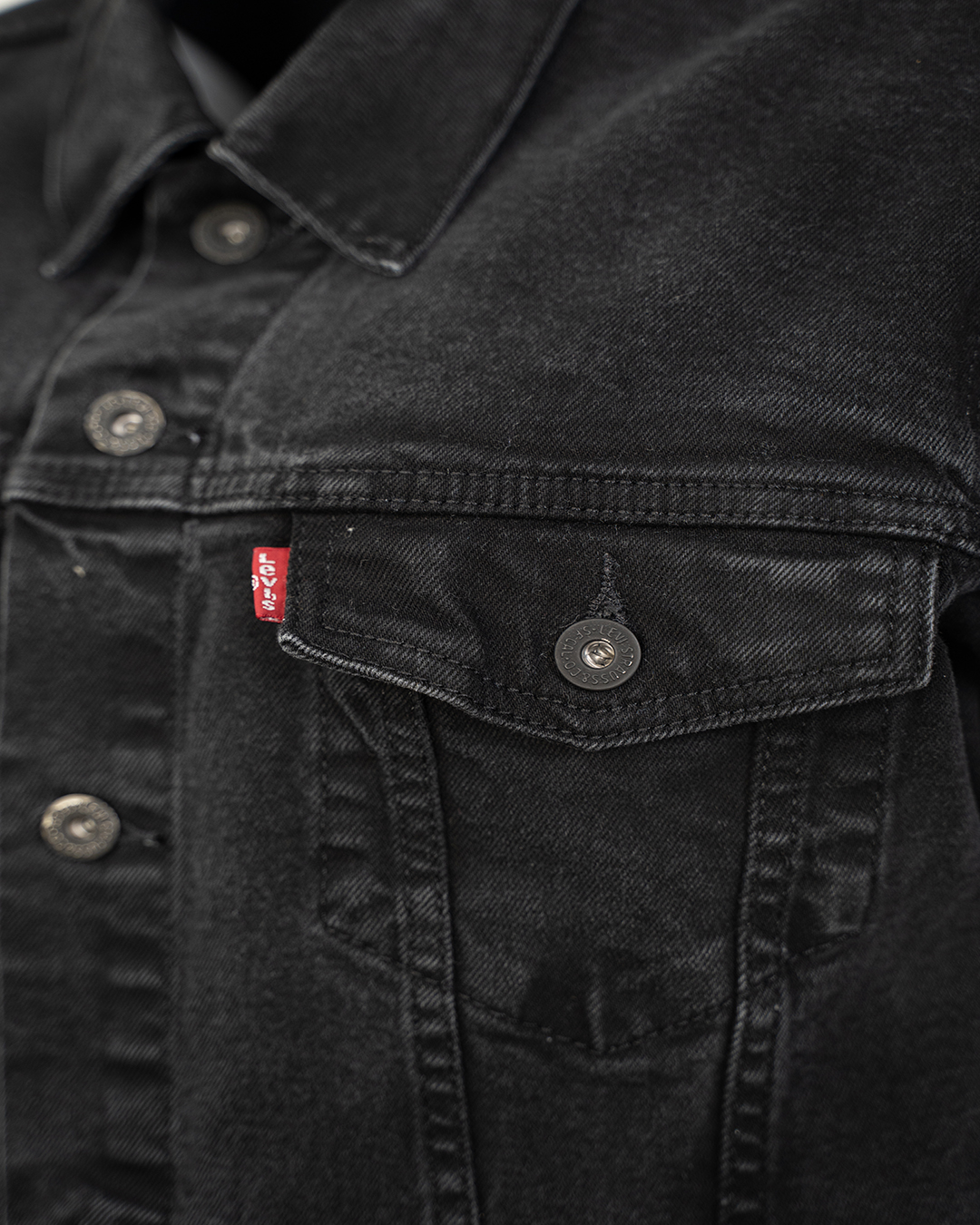 Giacca Di Jeans Levi'S Unisex Trucker Nero Slavato Red Tab Vintage Anni 2000 4 Giacca Di Jeans Levi'S Unisex Trucker Nero Slavato Red Tab Vintage Anni 2000 - Foto 4