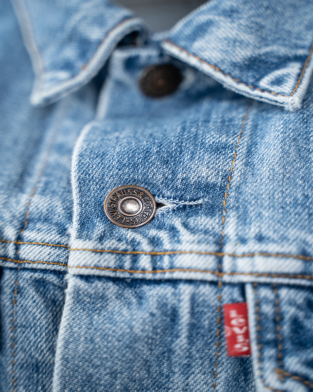 Giacca Di Jeans Levi'S Unisex Trucker Azzurra Lavaggio Chiaro Vintage Anni 2000 4 Giacca Di Jeans Levi'S Unisex Trucker Azzurra Lavaggio Chiaro Vintage Anni 2000 - Foto 4
