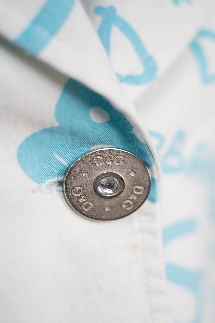 Blazer Donna Dolce &Amp; Gabbana Bianco Con Stampa Logo Azzurra All-Over Vintage 4 Blazer Donna Dolce &Amp; Gabbana Bianco Con Stampa Logo Azzurra All-Over Vintage - Foto 4