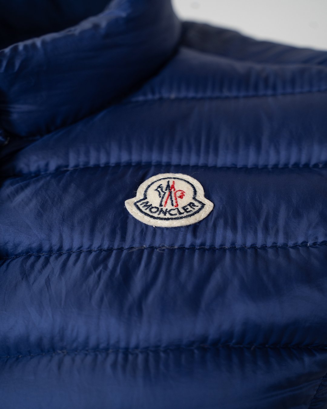Gilet Smanicato Donna Moncler Imbottito Blu Navy Con Logo Vintage 3 Gilet Smanicato Donna Moncler Imbottito Blu Navy Con Logo Vintage - Foto 3