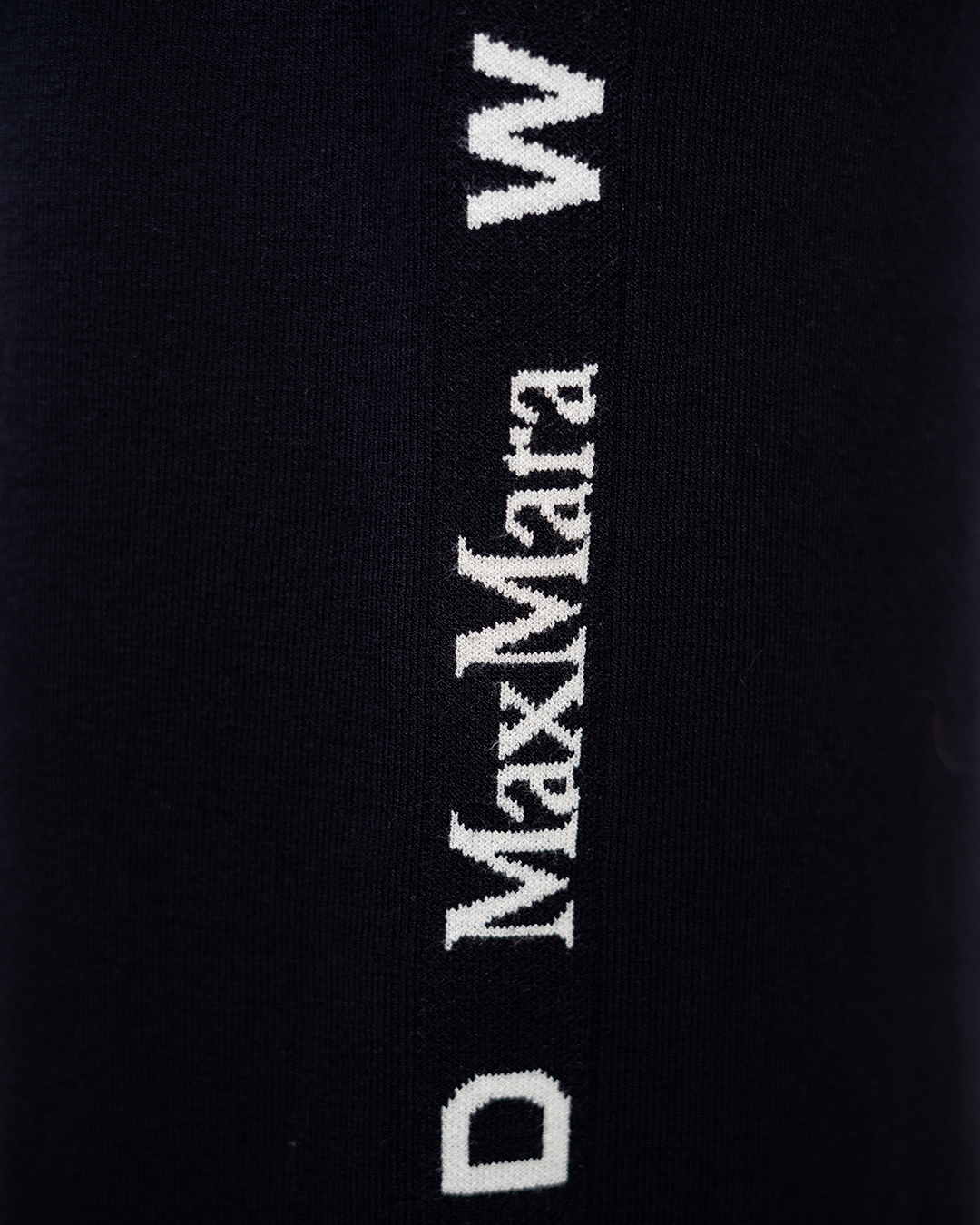 Gonna Lunga Donna Weekend Max Mara Blu Navy In Maglia Con Banda Logo Jacquard Laterale E Spacchi 4 Gonna Lunga Donna Weekend Max Mara Blu Navy In Maglia Con Banda Logo Jacquard Laterale E Spacchi - Foto 4